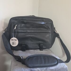 Golden Pacific HS 15" Laptop Carry / Brief Case Business Bag Faux Black Leather